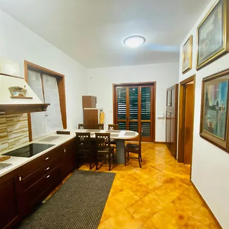 Nocleg ze śniadaniem B&B Les Fontaines Pompei 2*